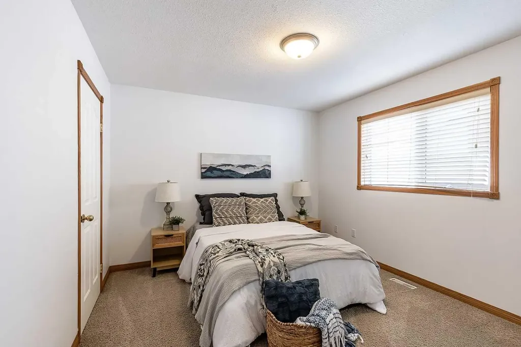 213 Sunrise Circle SW Medicine Hat AB T1B 4N9