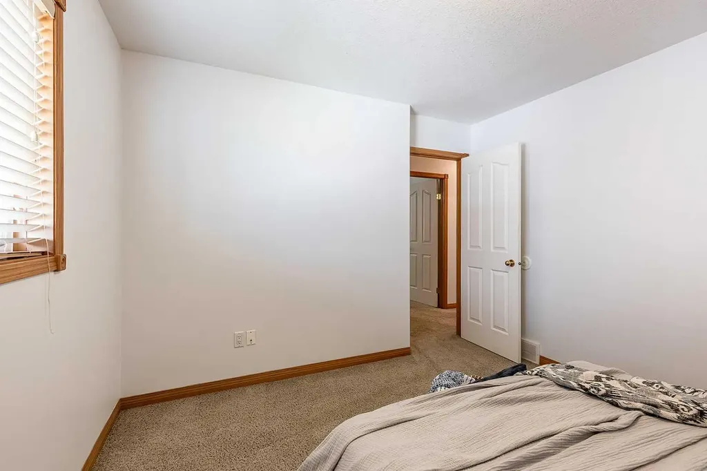 213 Sunrise Circle SW Medicine Hat AB T1B 4N9