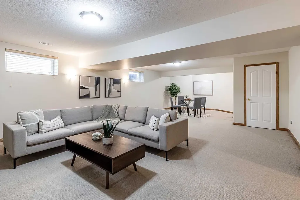 213 Sunrise Circle SW Medicine Hat AB T1B 4N9