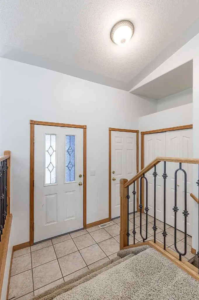213 Sunrise Circle SW Medicine Hat AB T1B 4N9