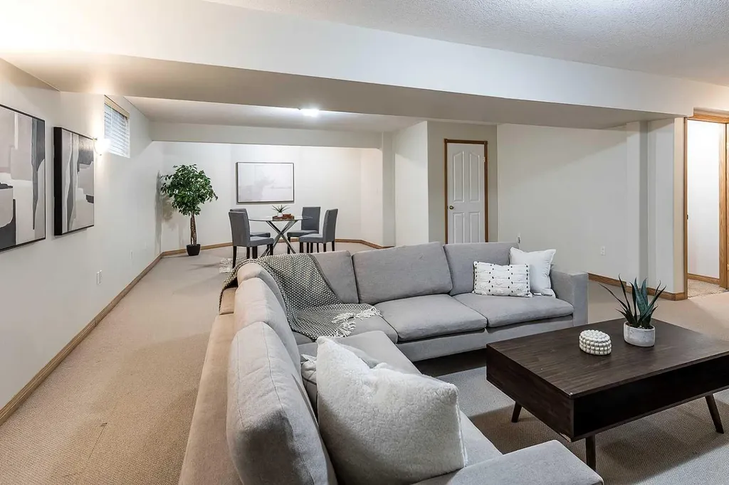 213 Sunrise Circle SW Medicine Hat AB T1B 4N9
