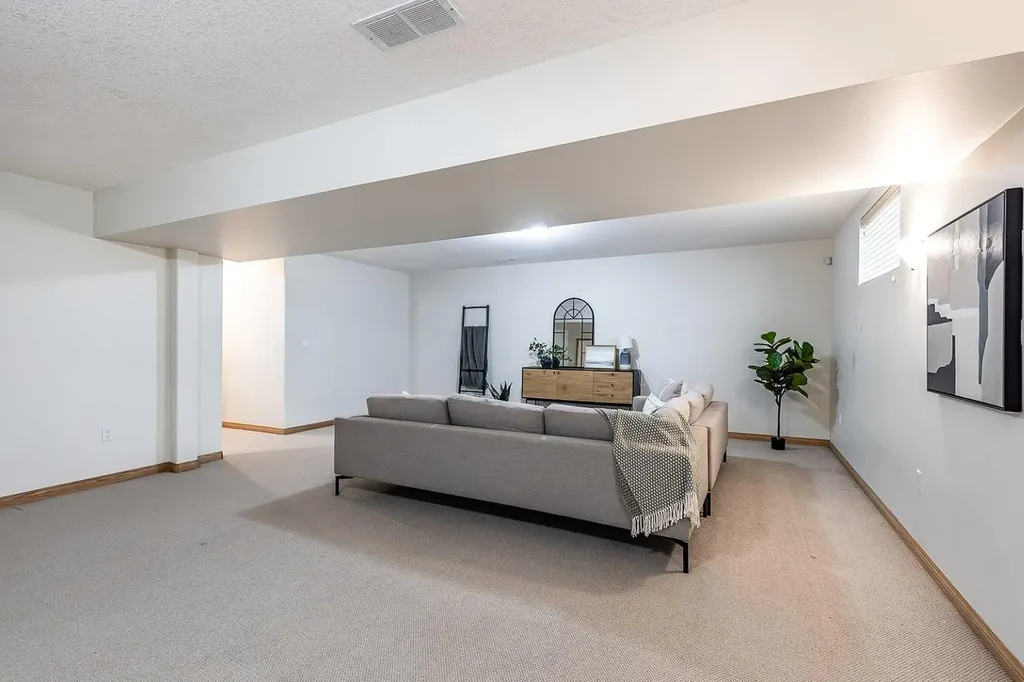 213 Sunrise Circle SW Medicine Hat AB T1B 4N9