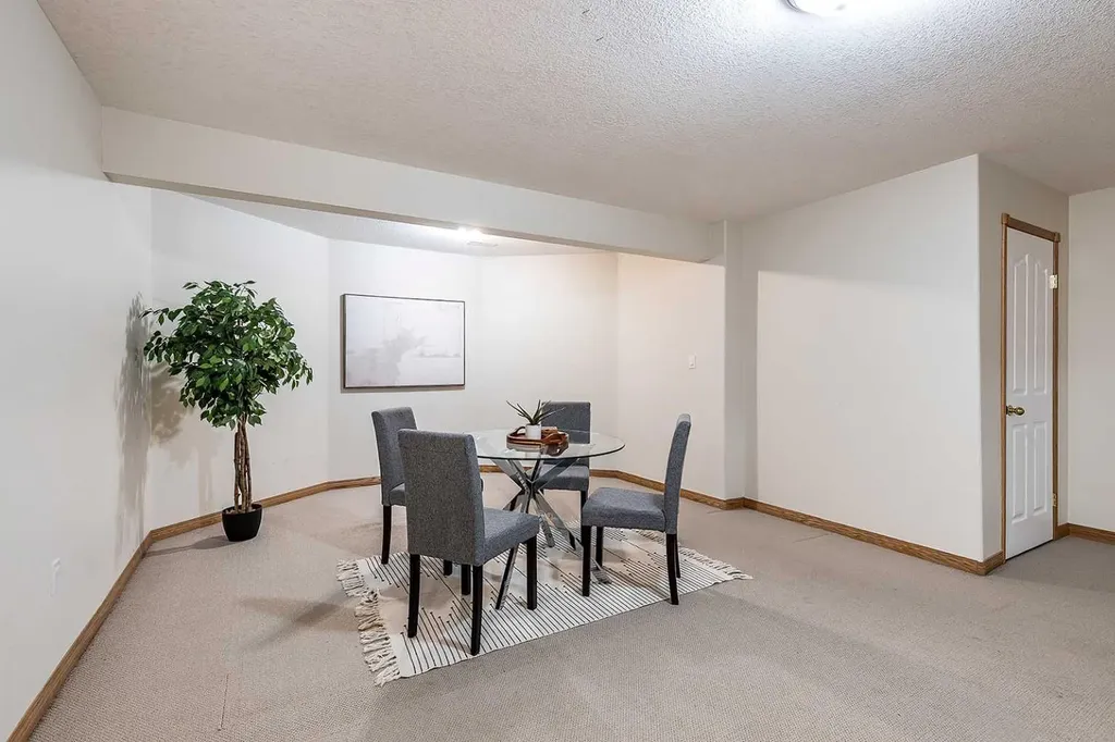 213 Sunrise Circle SW Medicine Hat AB T1B 4N9