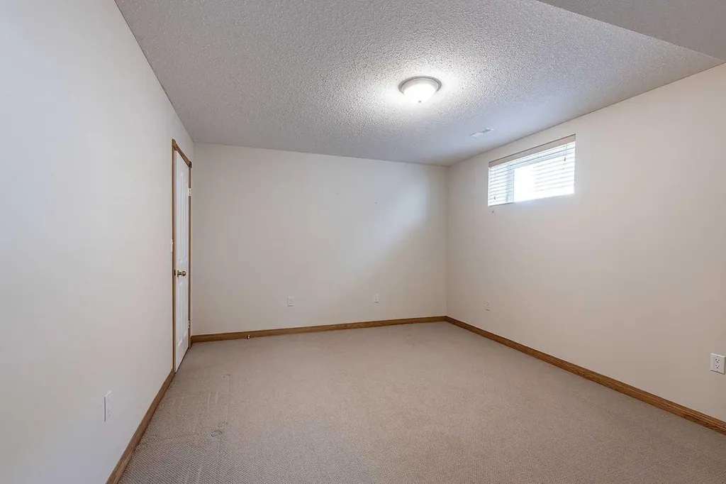 213 Sunrise Circle SW Medicine Hat AB T1B 4N9