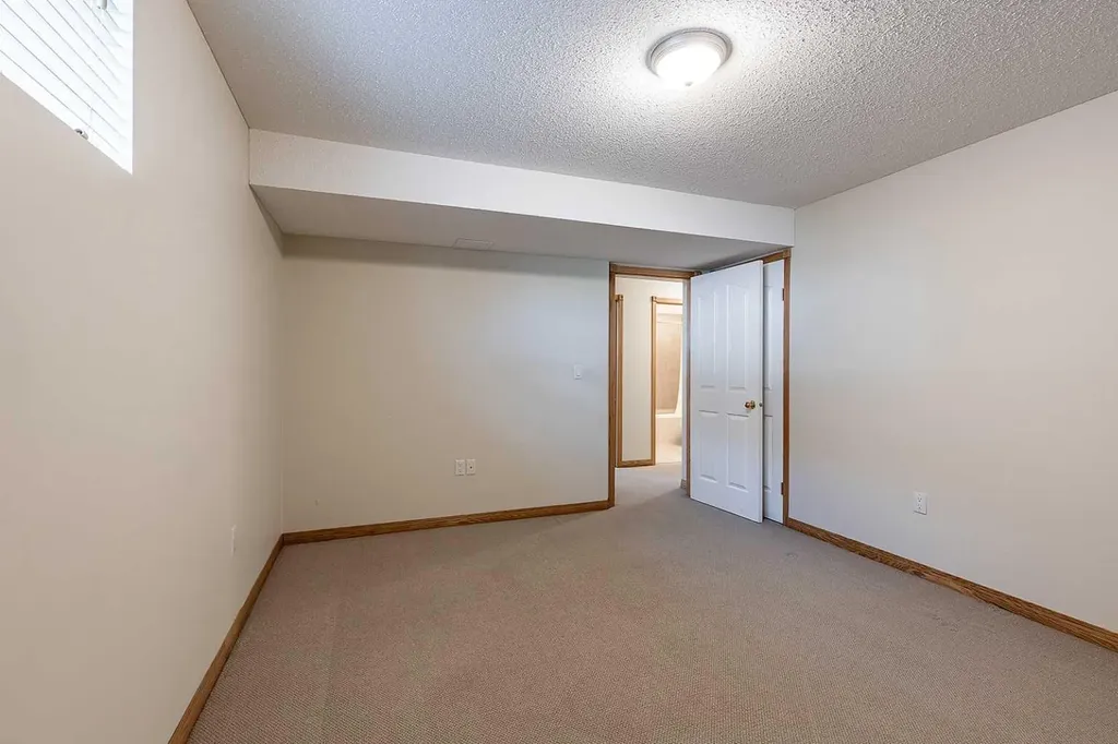 213 Sunrise Circle SW Medicine Hat AB T1B 4N9
