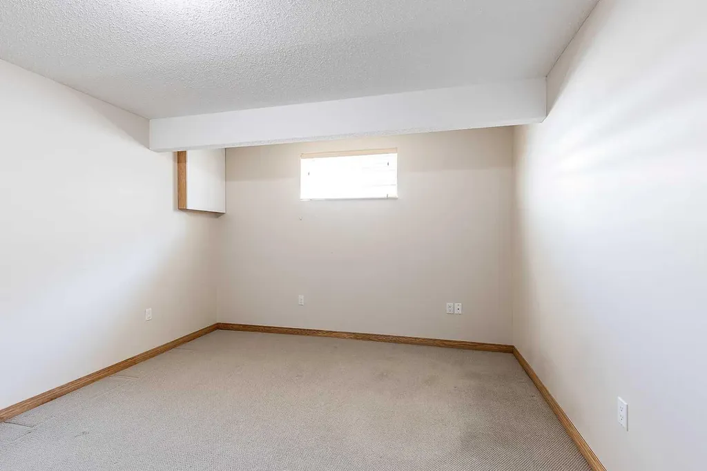 213 Sunrise Circle SW Medicine Hat AB T1B 4N9