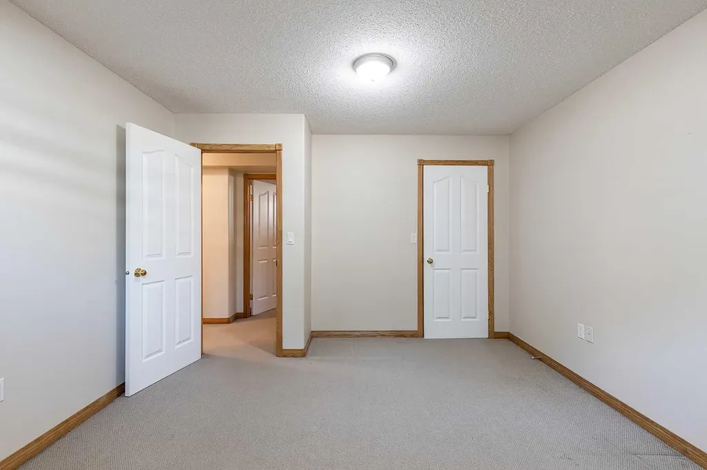 213 Sunrise Circle SW Medicine Hat AB T1B 4N9