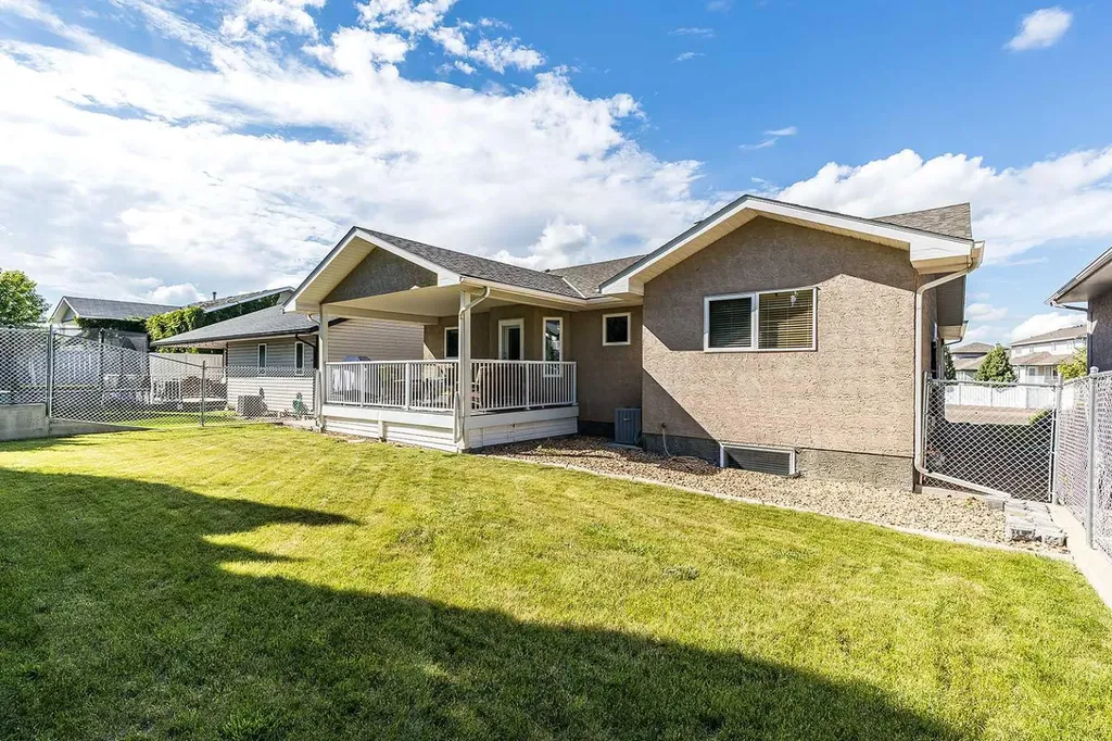 213 Sunrise Circle SW Medicine Hat AB T1B 4N9