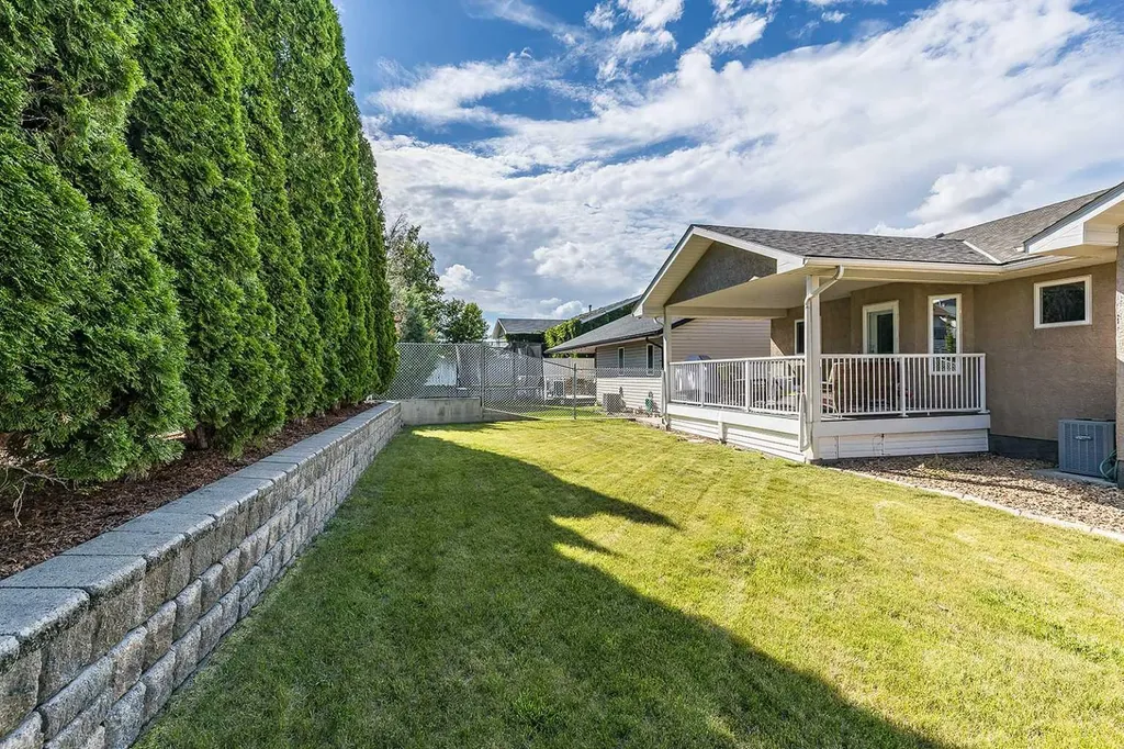213 Sunrise Circle SW Medicine Hat AB T1B 4N9