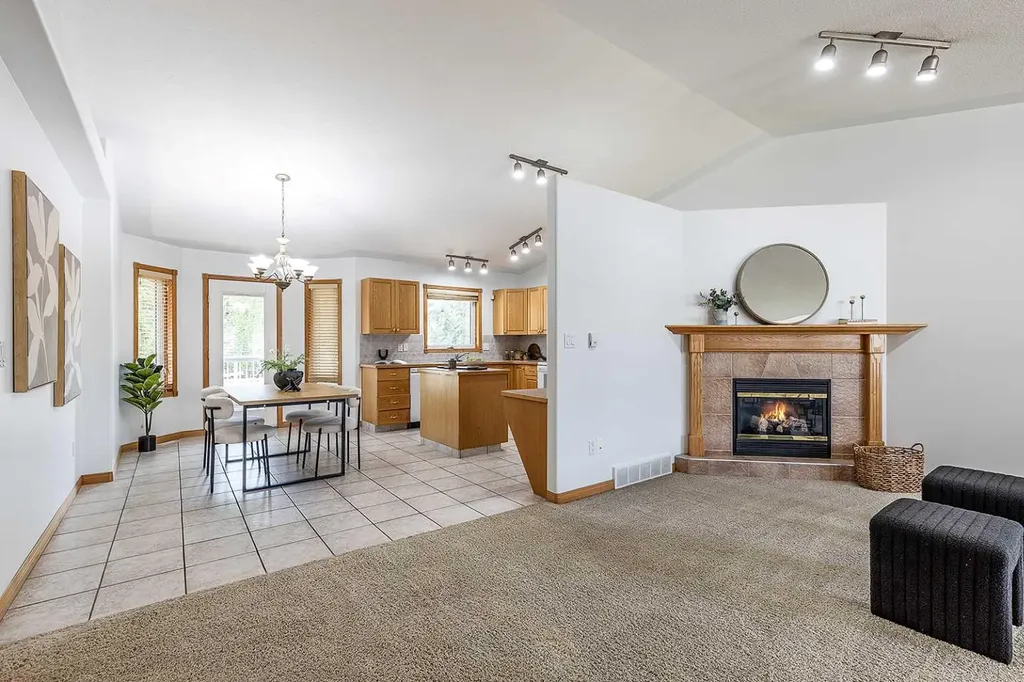 213 Sunrise Circle SW Medicine Hat AB T1B 4N9