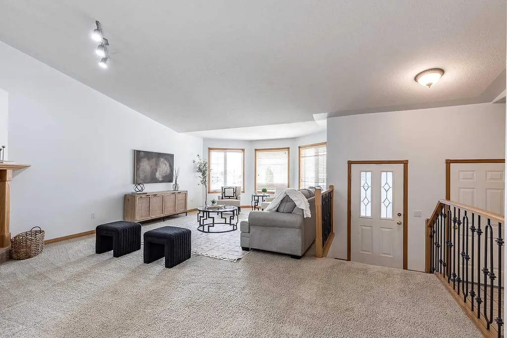 213 Sunrise Circle SW Medicine Hat AB T1B 4N9
