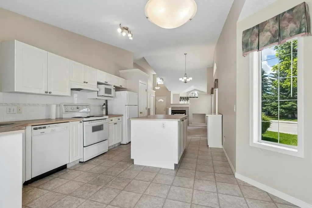 63 Scotia Landing NW Calgary AB T3L 2K2