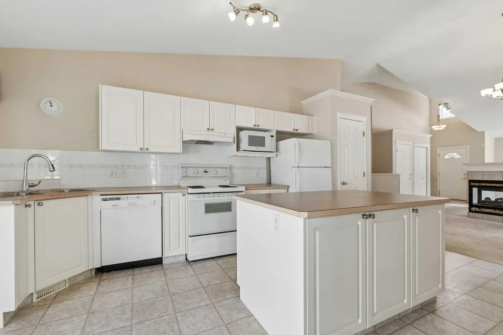 63 Scotia Landing NW Calgary AB T3L 2K2