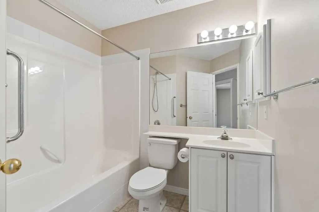 63 Scotia Landing NW Calgary AB T3L 2K2
