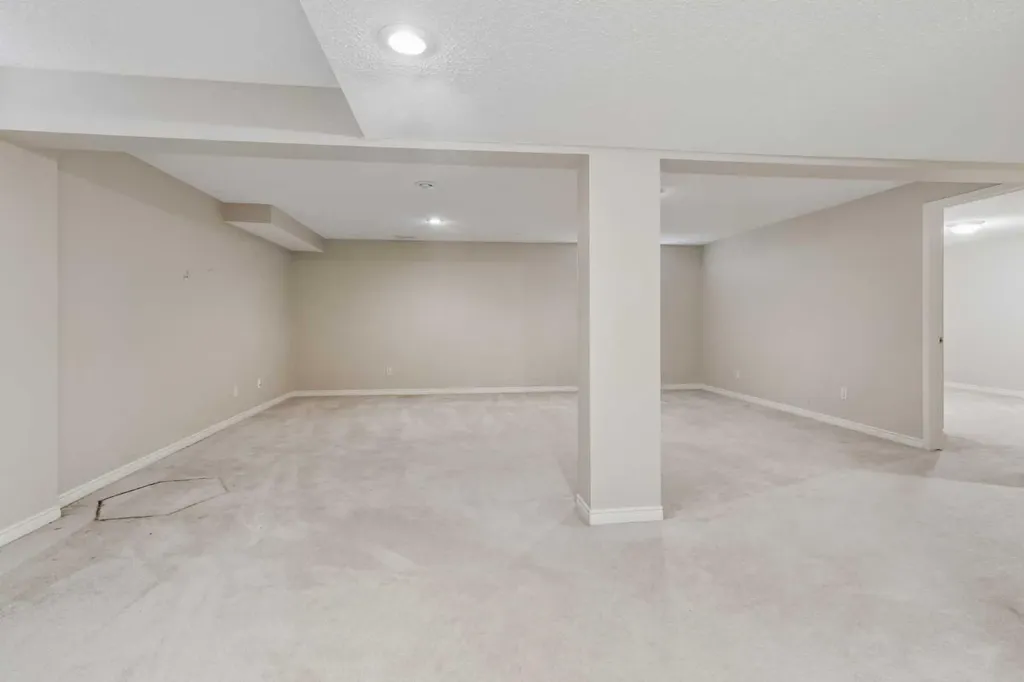 63 Scotia Landing NW Calgary AB T3L 2K2
