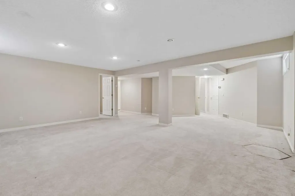 63 Scotia Landing NW Calgary AB T3L 2K2