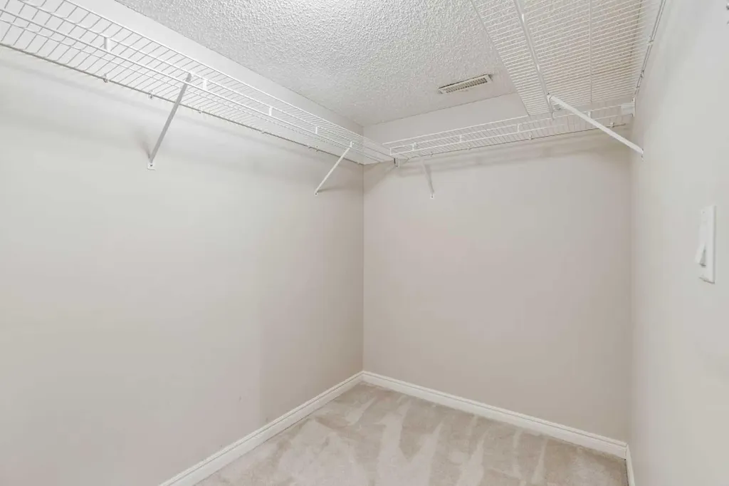 63 Scotia Landing NW Calgary AB T3L 2K2
