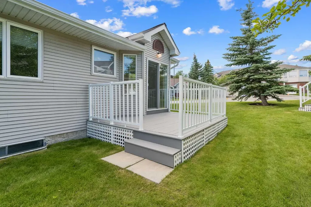 63 Scotia Landing NW Calgary AB T3L 2K2