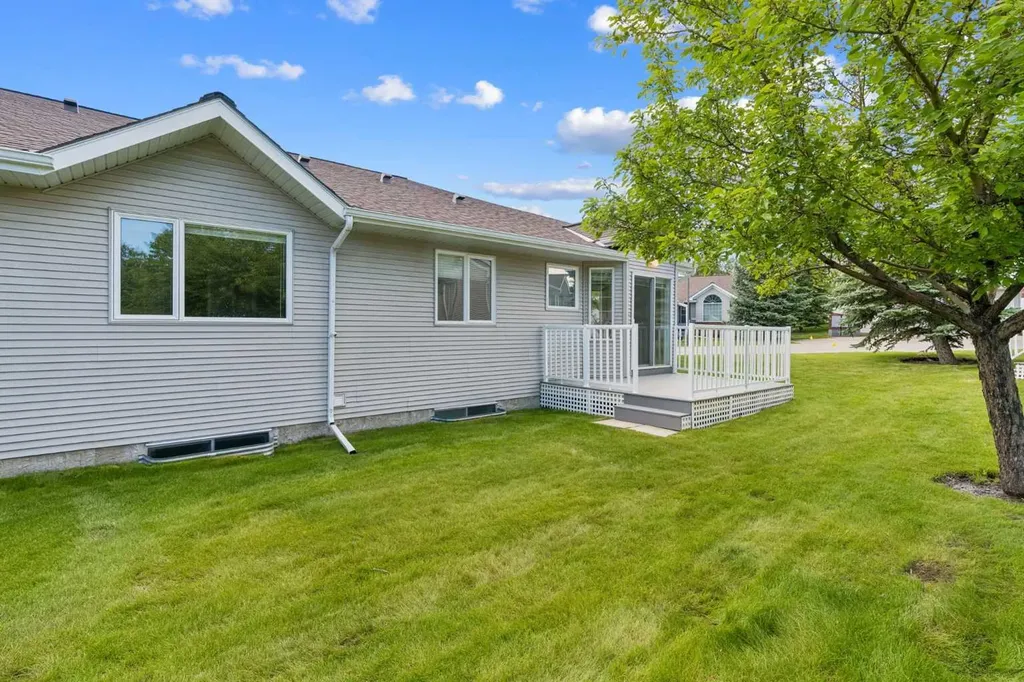 63 Scotia Landing NW Calgary AB T3L 2K2