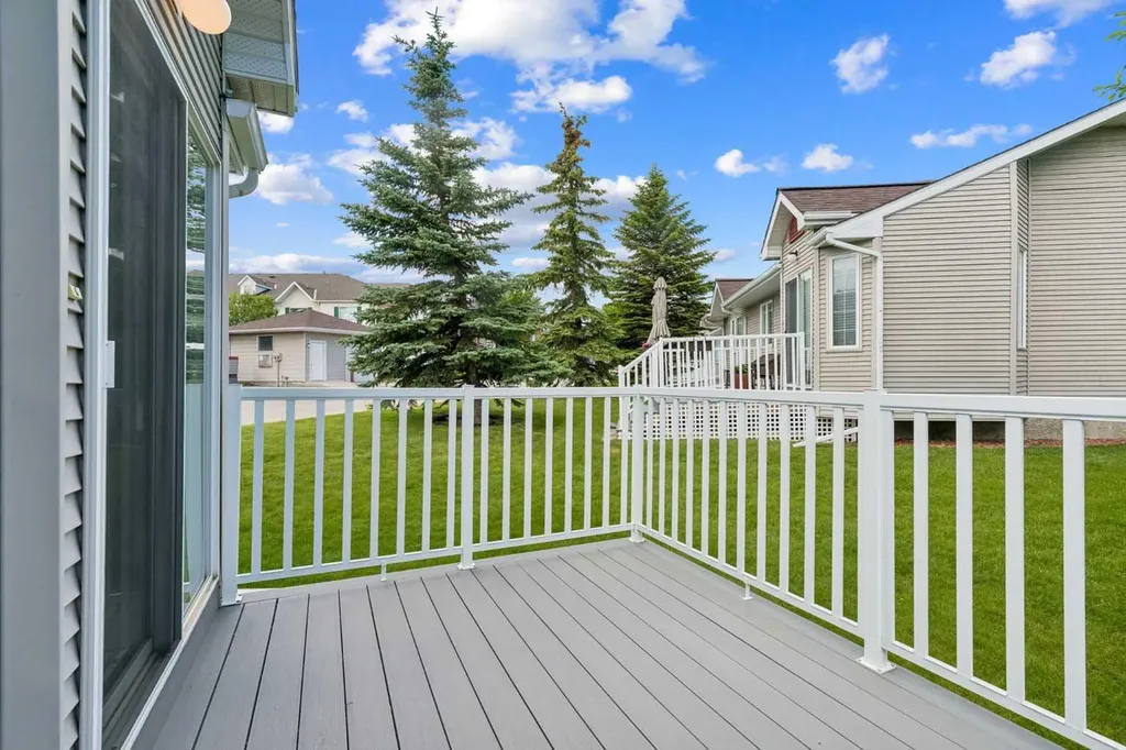 63 Scotia Landing NW Calgary AB T3L 2K2