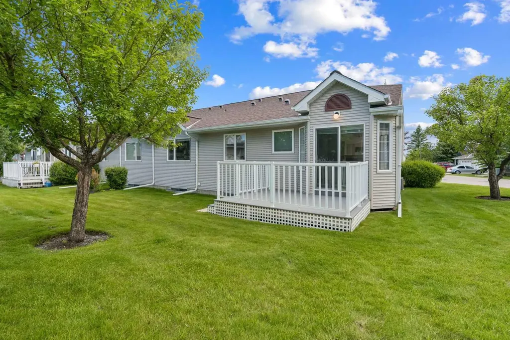 63 Scotia Landing NW Calgary AB T3L 2K2