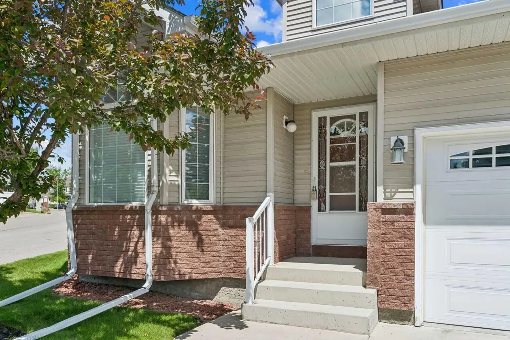 63 Scotia Landing NW Calgary AB T3L 2K2