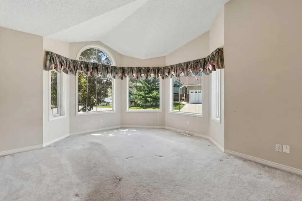 63 Scotia Landing NW Calgary AB T3L 2K2