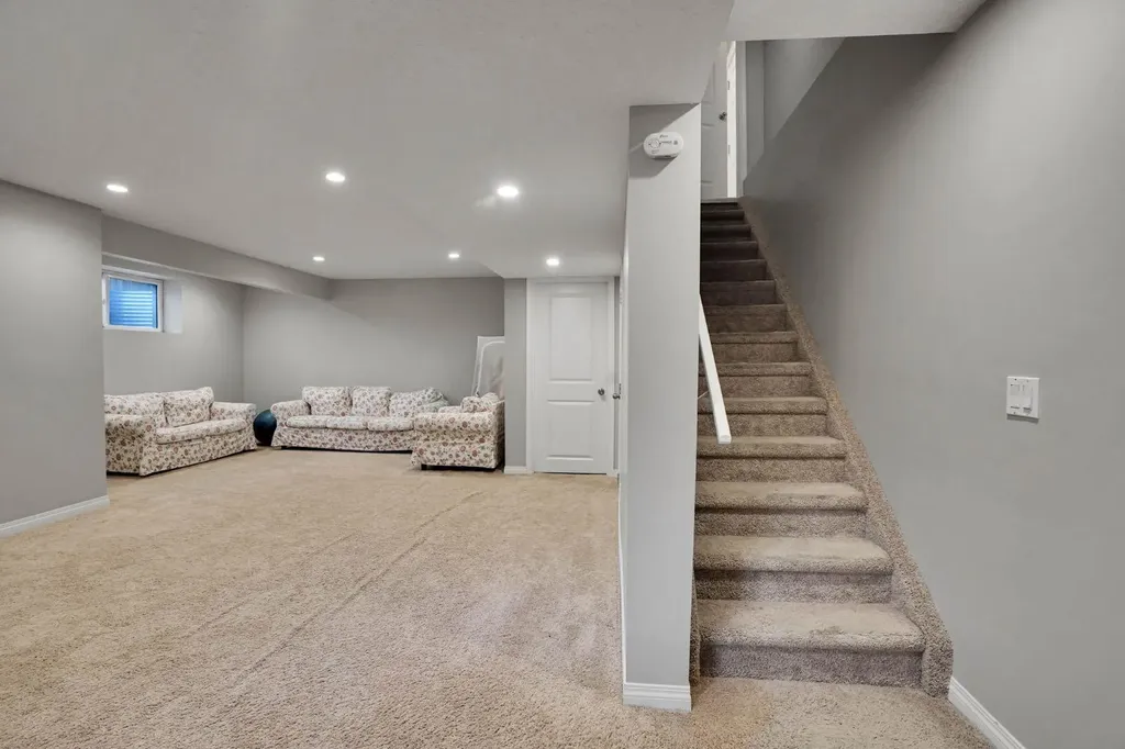 64 Sage Hill Point NW Calgary AB T3R 0H3