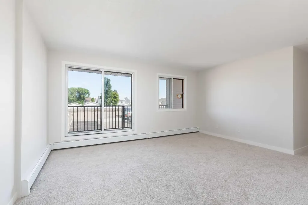 85 Foxbend Crescent N Lethbridge AB T1H 5T4