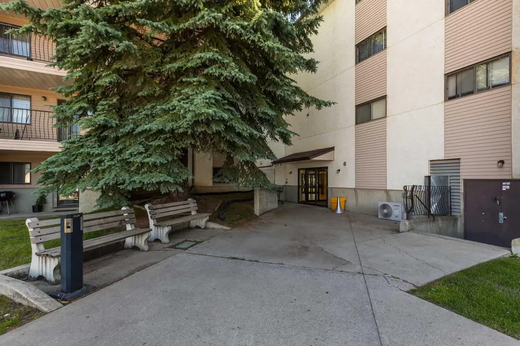 85 Foxbend Crescent N Lethbridge AB T1H 5T4