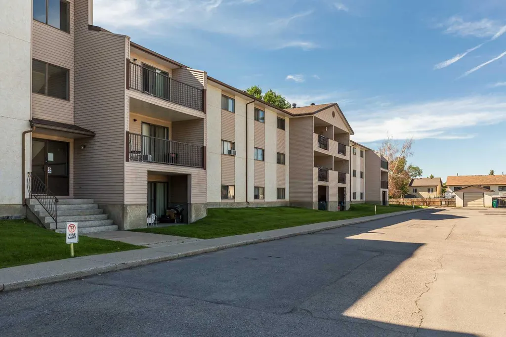 85 Foxbend Crescent Lethbridge AB T1H 5T4