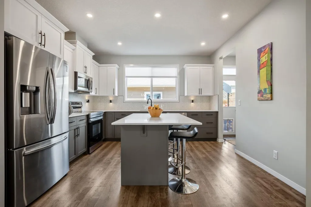 30 Wolf Crescent Okotoks AB T1S 5V2