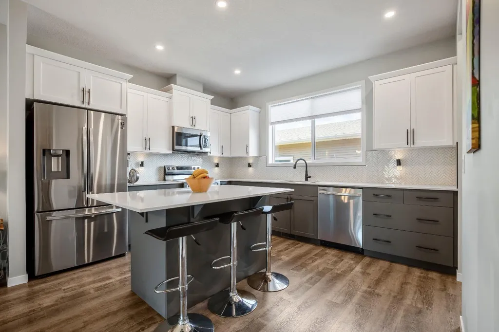 30 Wolf Crescent Okotoks AB T1S 5V2