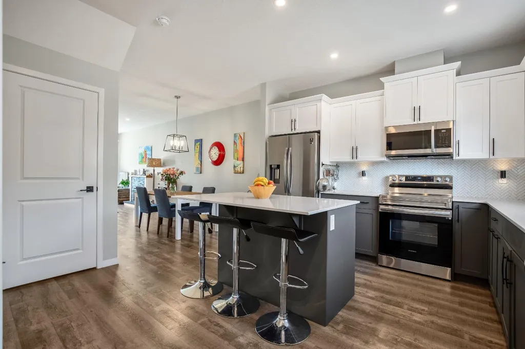 30 Wolf Crescent Okotoks AB T1S 5V2