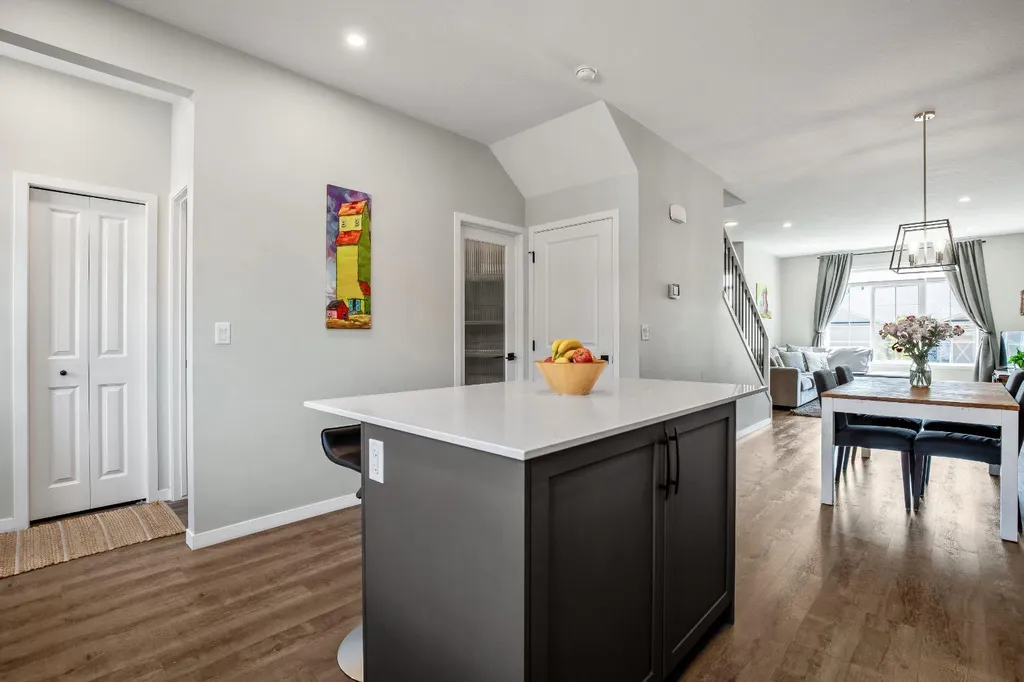30 Wolf Crescent Okotoks AB T1S 5V2