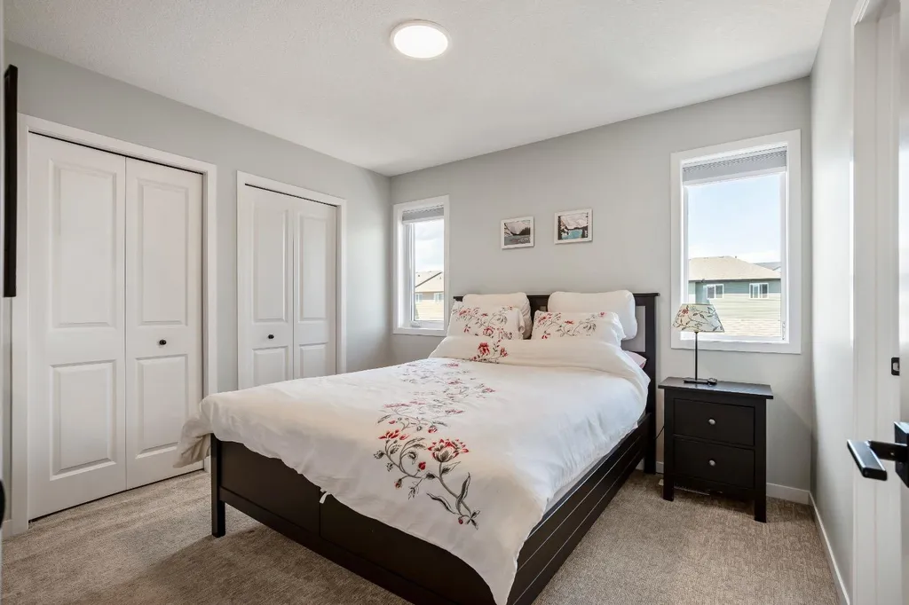 30 Wolf Crescent Okotoks AB T1S 5V2