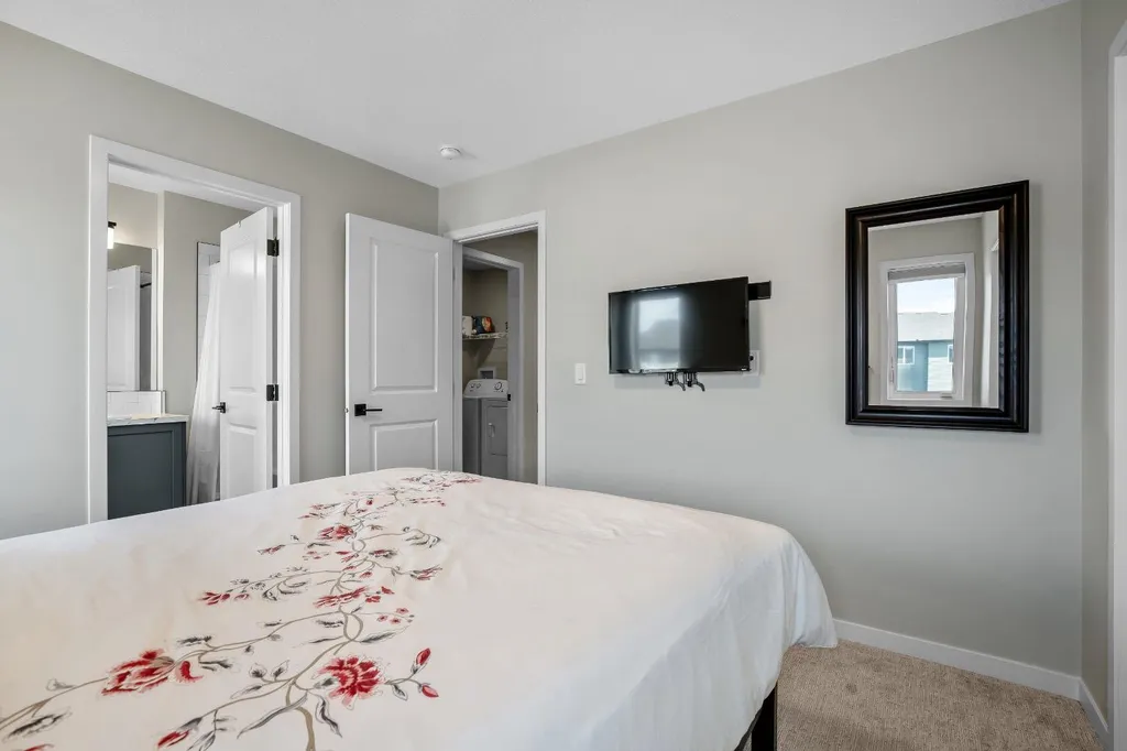30 Wolf Crescent Okotoks AB T1S 5V2