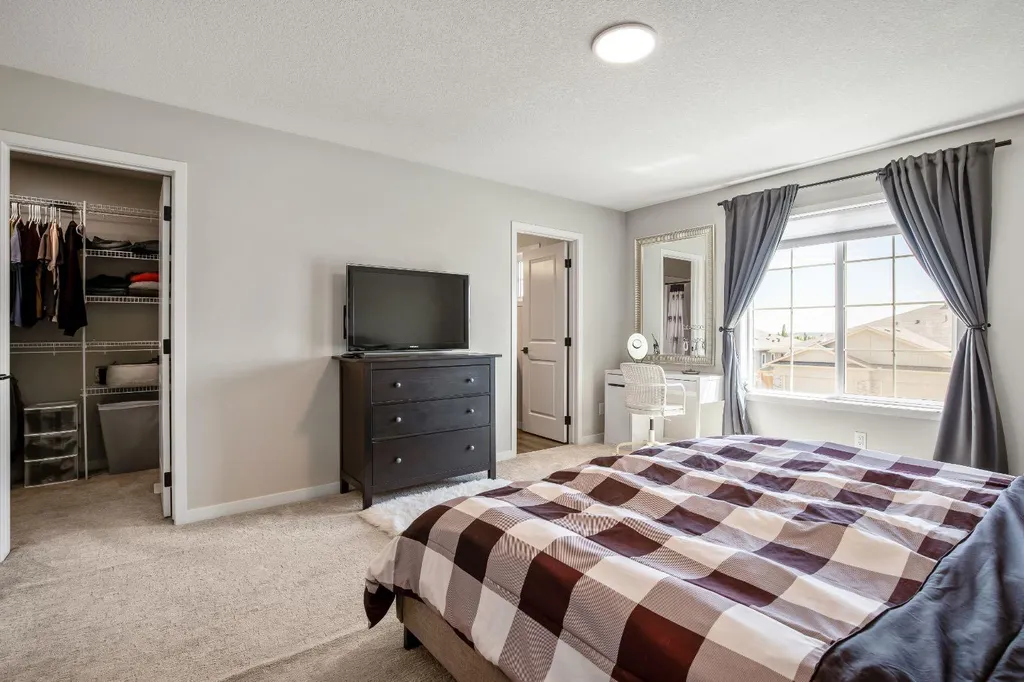 30 Wolf Crescent Okotoks AB T1S 5V2