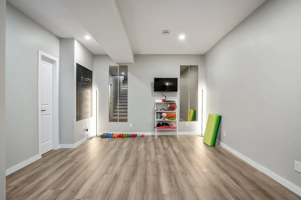 30 Wolf Crescent Okotoks AB T1S 5V2