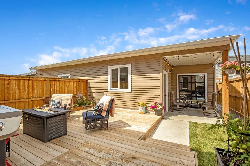 30 Wolf Crescent Okotoks AB T1S 5V2