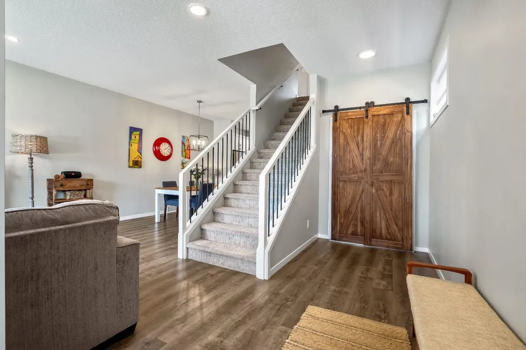 30 Wolf Crescent Okotoks AB T1S 5V2