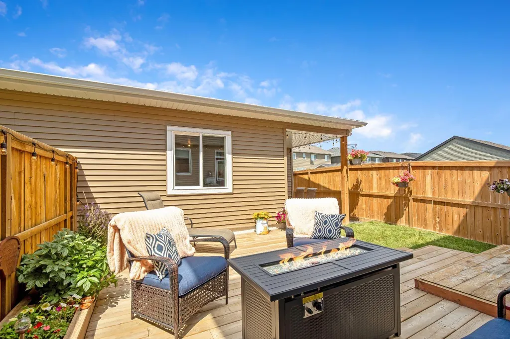 30 Wolf Crescent Okotoks AB T1S 5V2