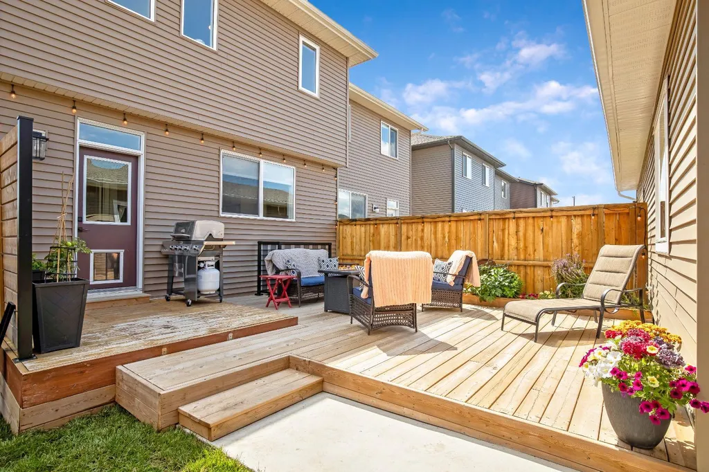30 Wolf Crescent Okotoks AB T1S 5V2