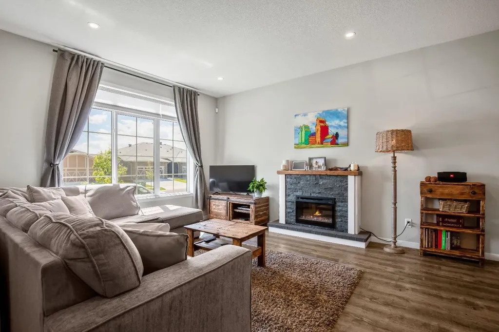 30 Wolf Crescent Okotoks AB T1S 5V2