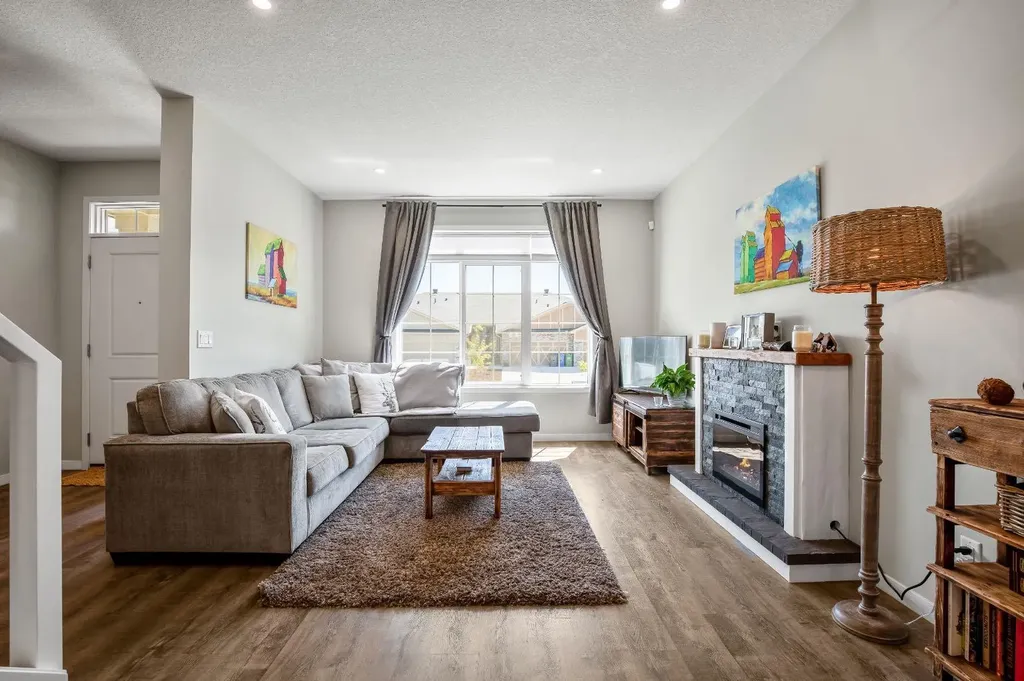 30 Wolf Crescent Okotoks AB T1S 5V2