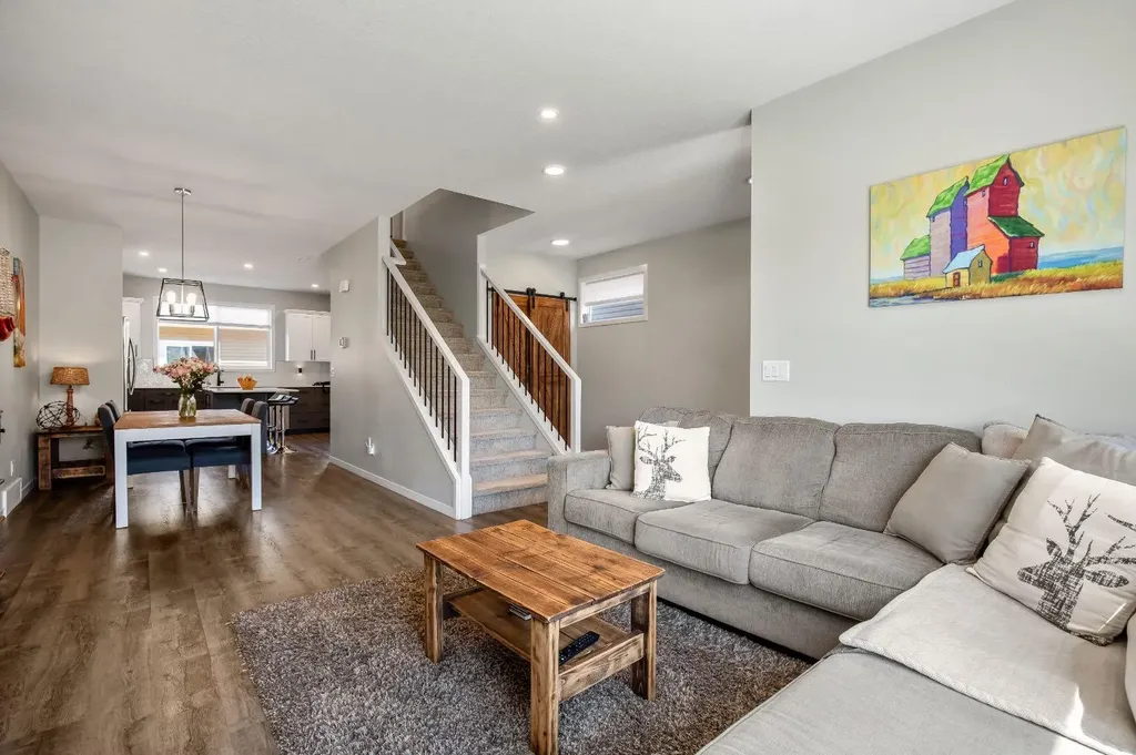 30 Wolf Crescent Okotoks AB T1S 5V2
