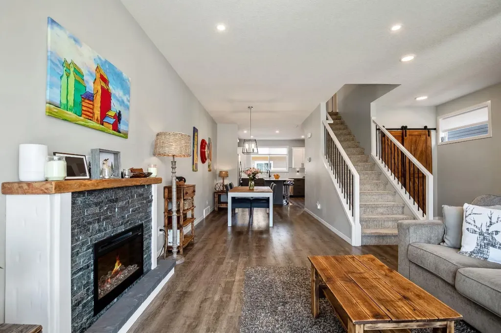30 Wolf Crescent Okotoks AB T1S 5V2