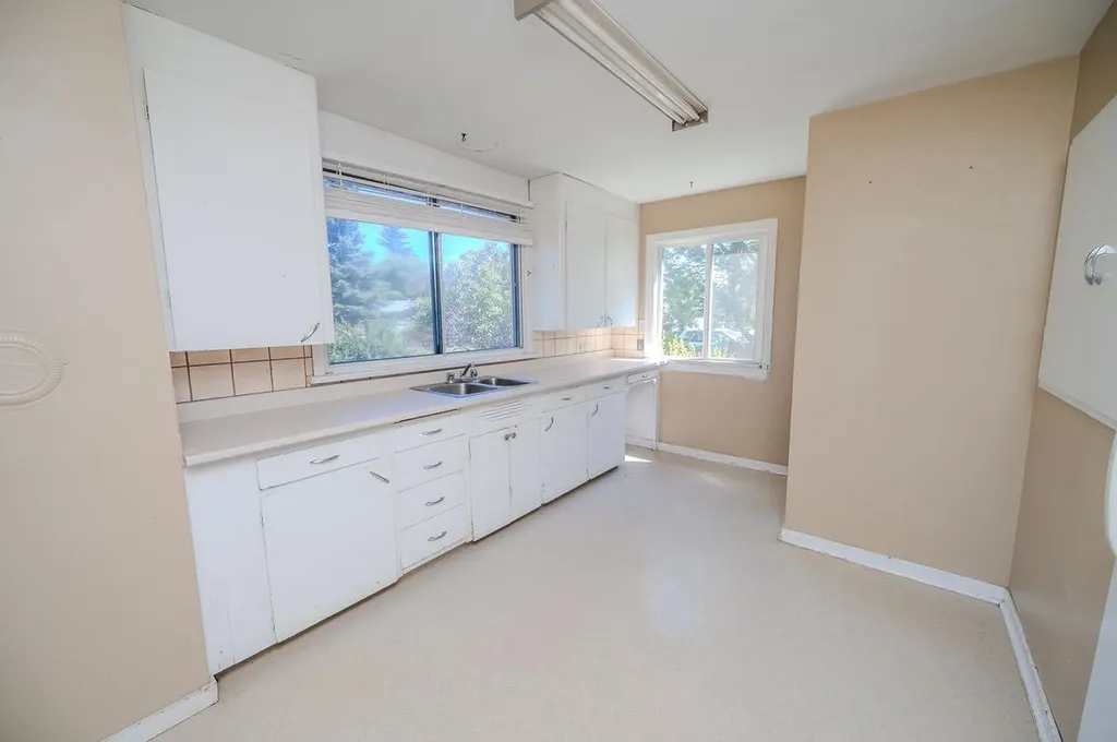 4241 41 Avenue Red Deer AB T4N 2Y1