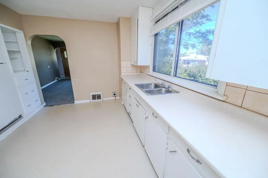 4241 41 Avenue Red Deer AB T4N 2Y1