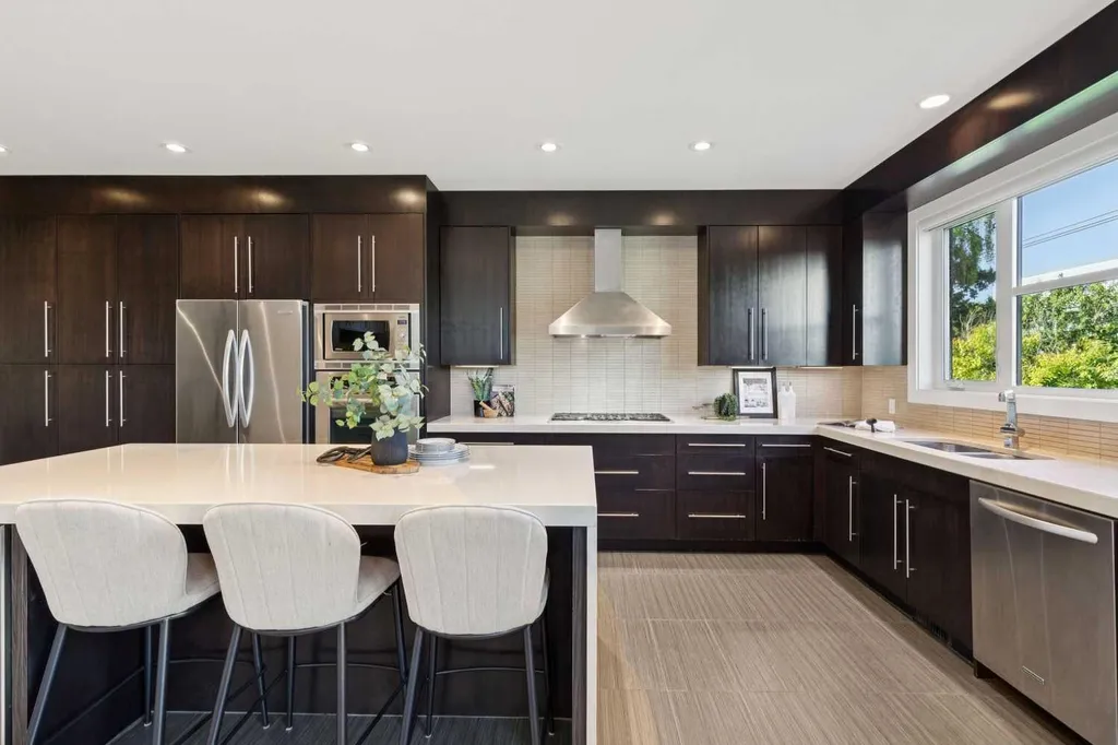 1711 27 Street SW Calgary AB T3C 1L6